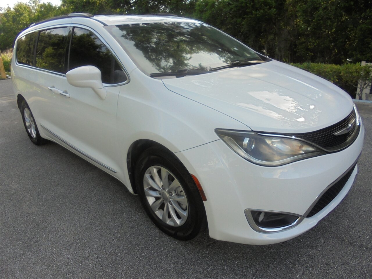 2017 Chrysler Pacifica Touring Plus   - Photo 1 - Deland, FL 32720