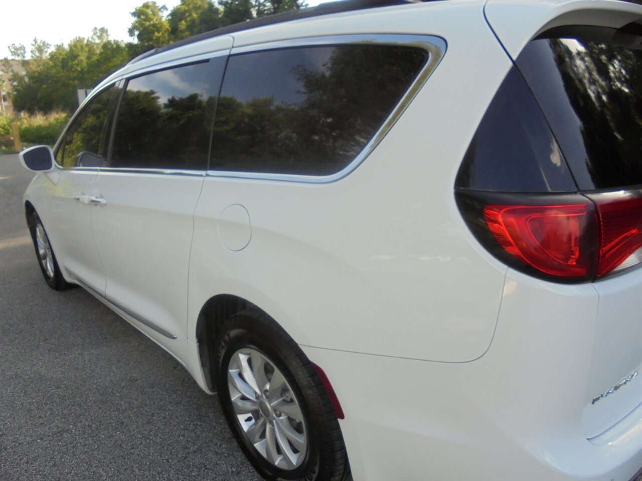 2017 Chrysler Pacifica Touring Plus   - Photo 13 - Deland, FL 32720