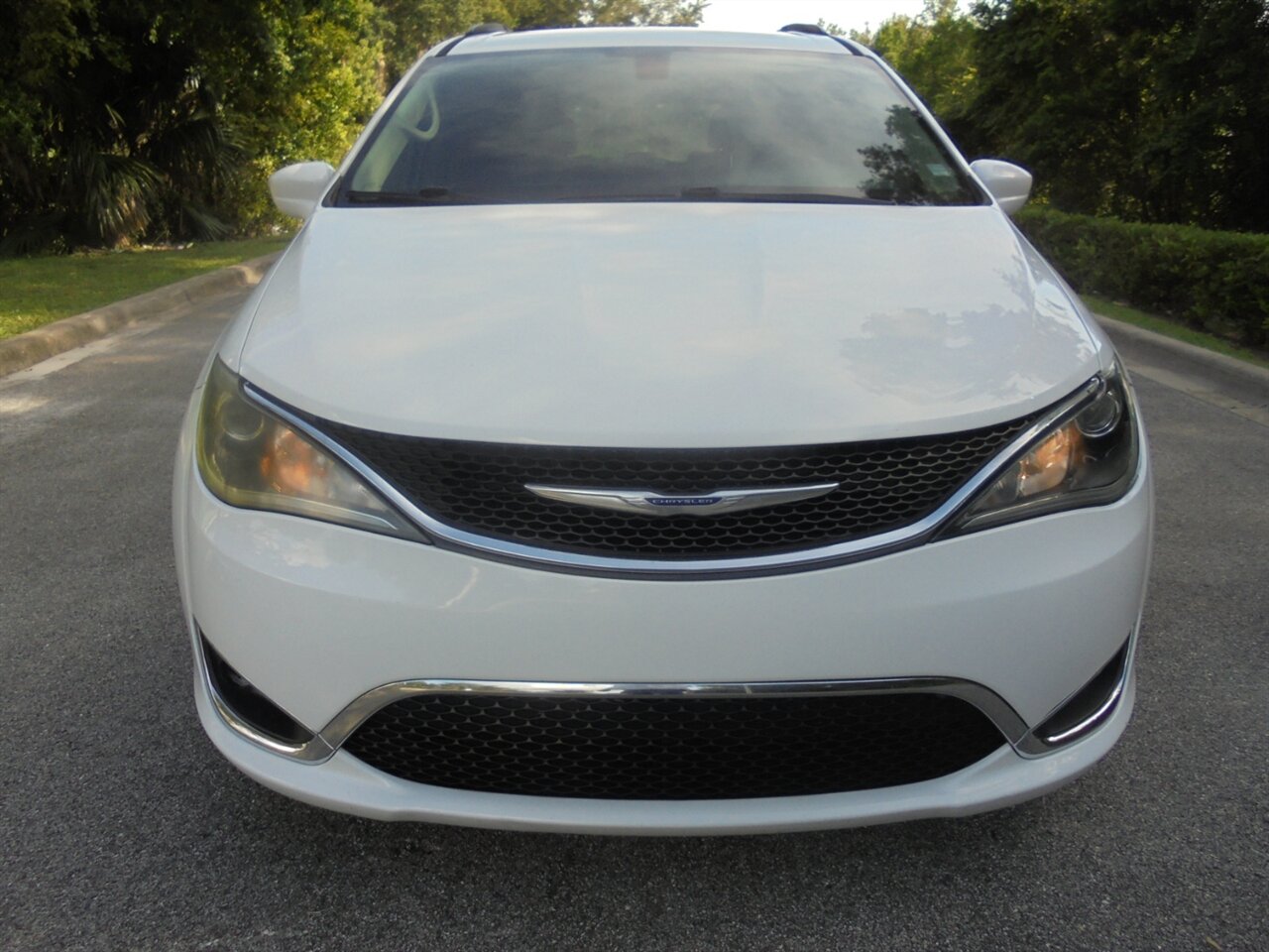 2017 Chrysler Pacifica Touring Plus   - Photo 6 - Deland, FL 32720