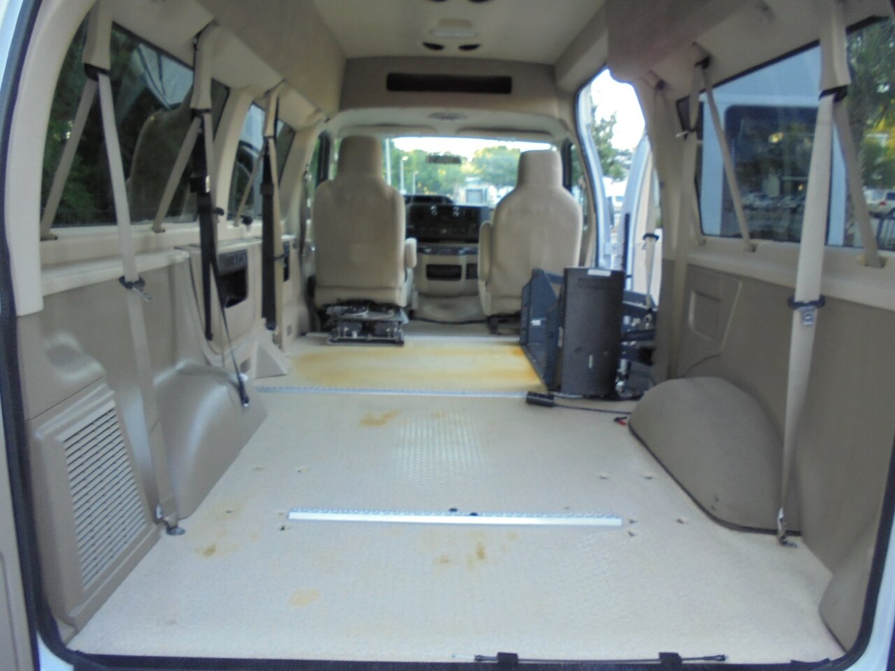 2009 Ford E-350 SD XLT  Handicap equipped VMI - Photo 40 - Deland, FL 32720