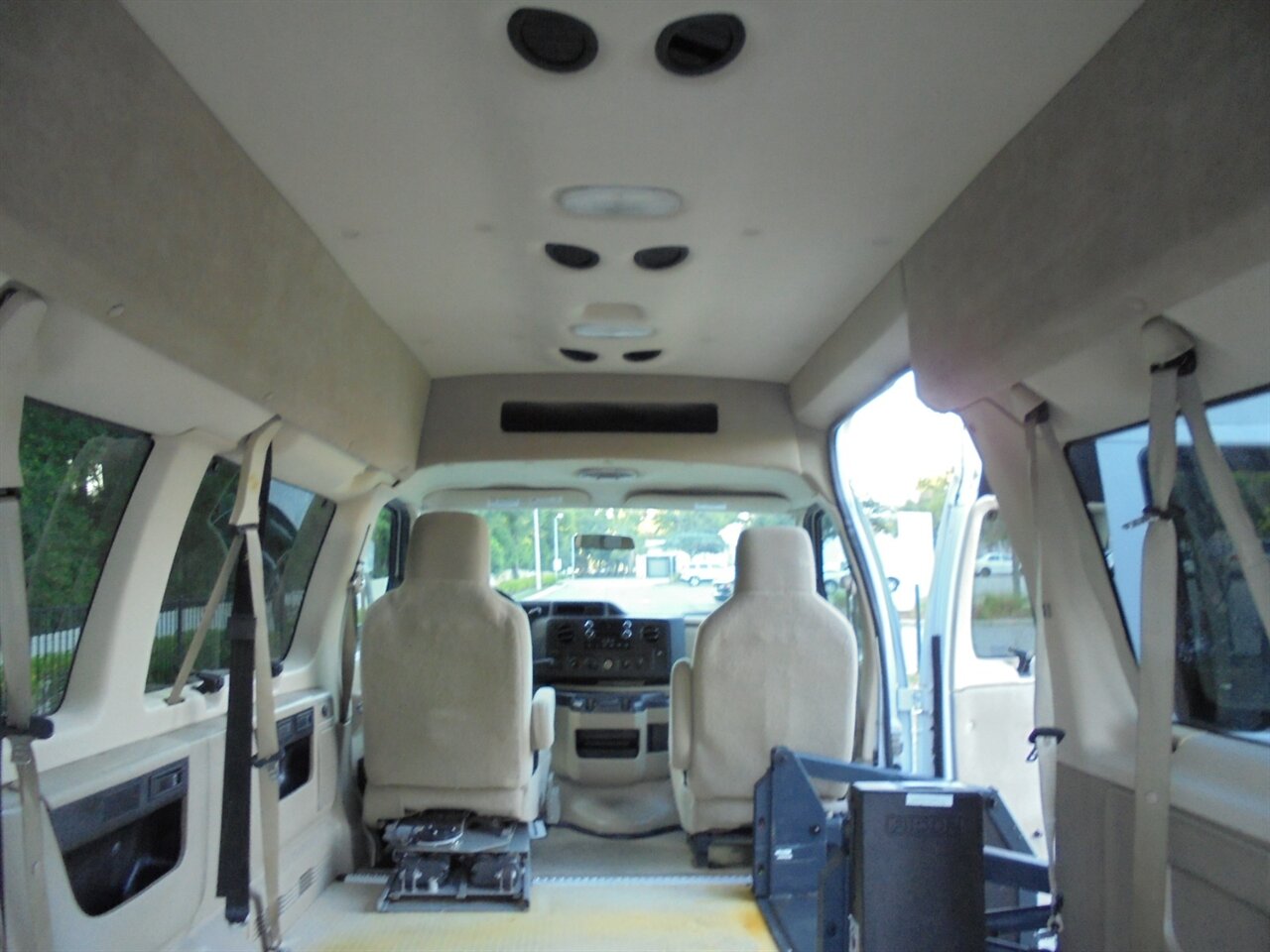 2009 Ford E-350 SD XLT  Handicap equipped VMI - Photo 43 - Deland, FL 32720