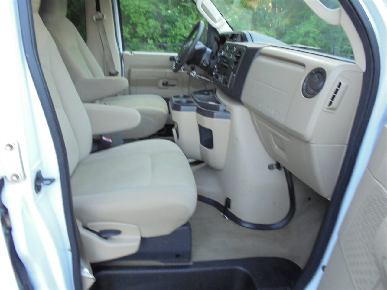 2009 Ford E-350 SD XLT  Handicap equipped VMI - Photo 47 - Deland, FL 32720