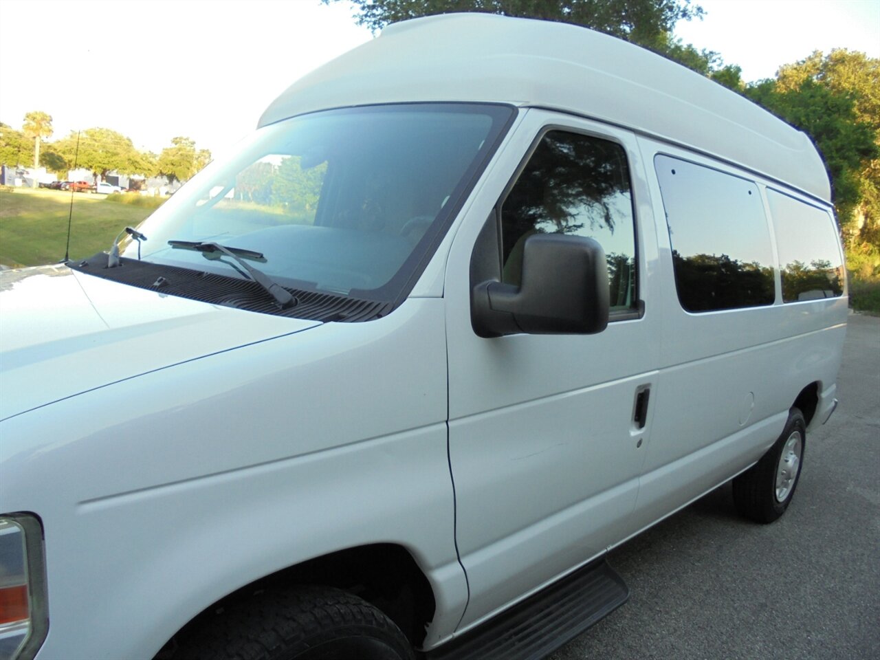 2009 Ford E-350 SD XLT  Handicap equipped VMI - Photo 9 - Deland, FL 32720