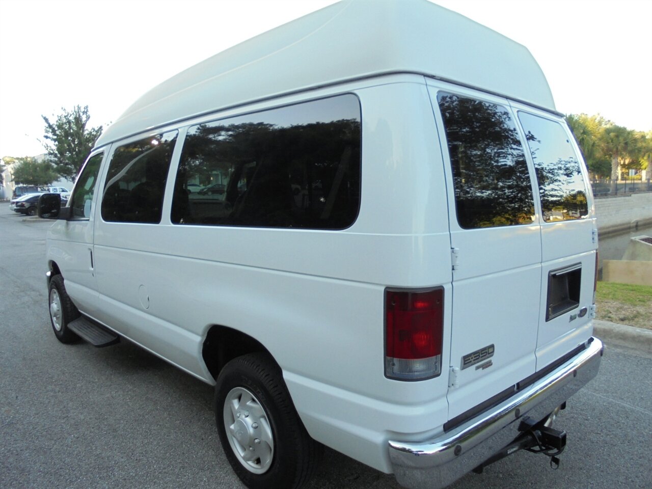 2009 Ford E-350 SD XLT  Handicap equipped VMI - Photo 4 - Deland, FL 32720