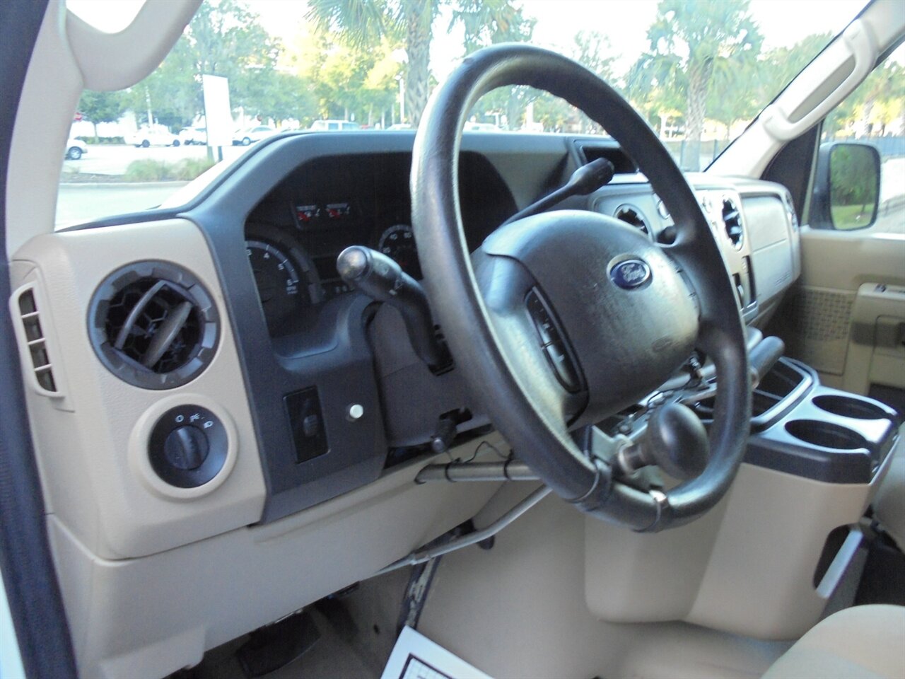 2009 Ford E-350 SD XLT  Handicap equipped VMI - Photo 32 - Deland, FL 32720