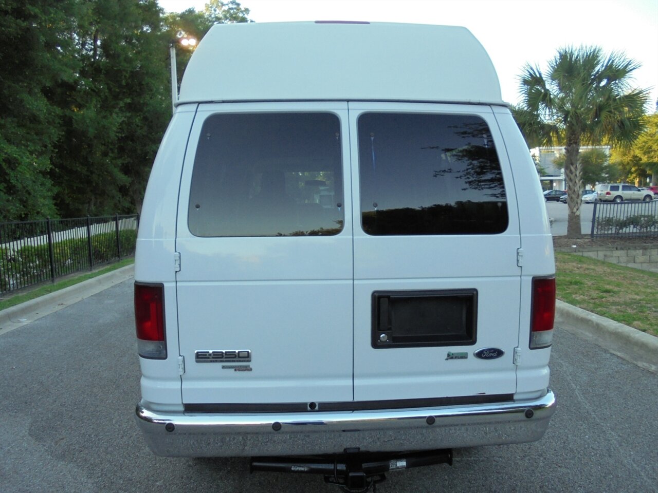 2009 Ford E-350 SD XLT  Handicap equipped VMI - Photo 14 - Deland, FL 32720