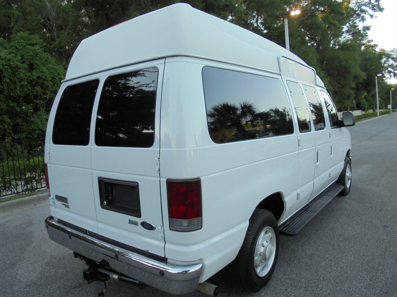 2009 Ford E-350 SD XLT  Handicap equipped VMI - Photo 3 - Deland, FL 32720