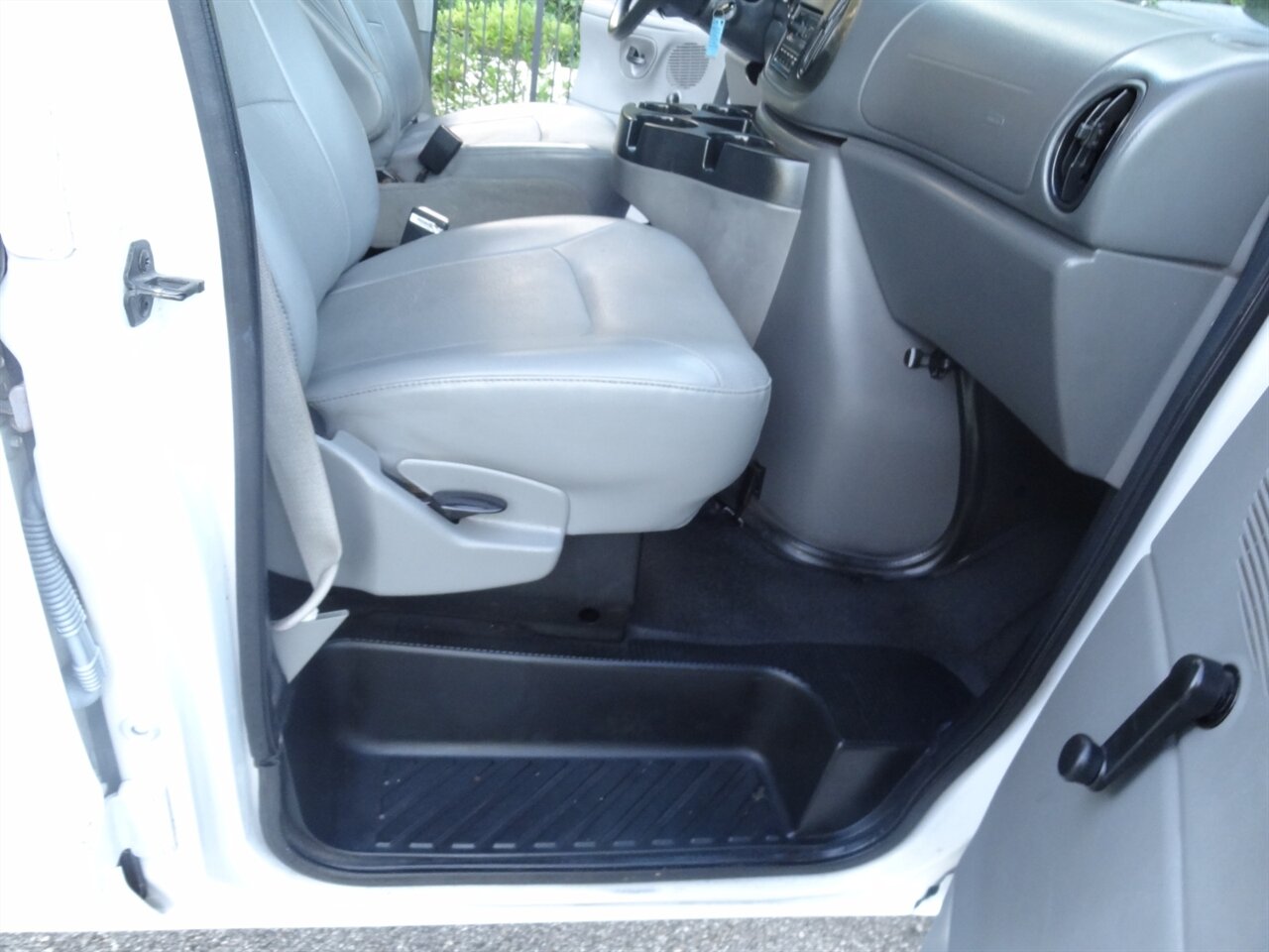 2006 Ford E-150   - Photo 45 - Deland, FL 32720