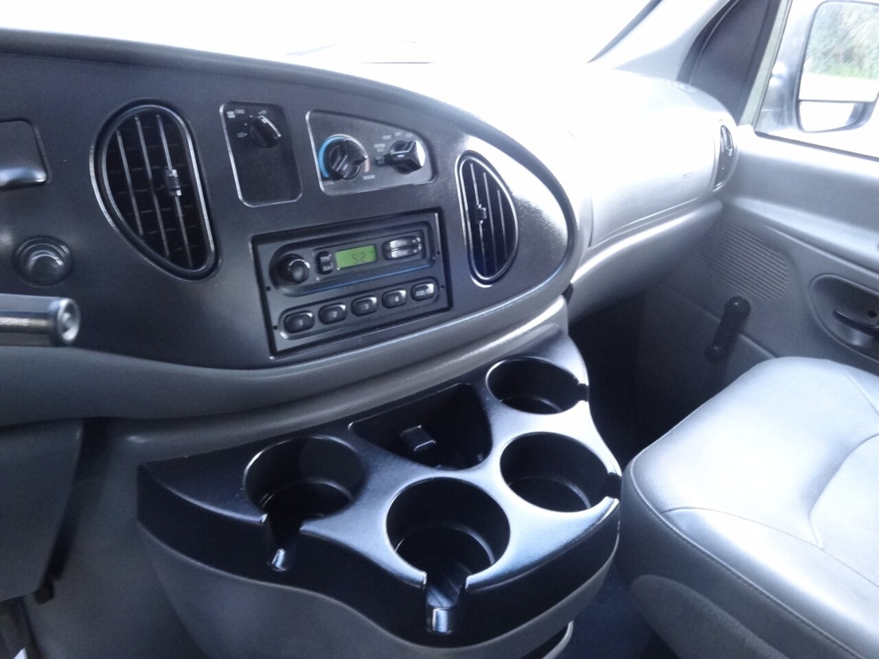 2006 Ford E-150   - Photo 58 - Deland, FL 32720