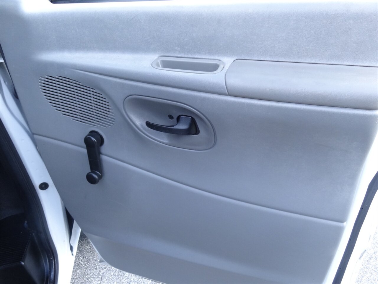 2006 Ford E-150   - Photo 50 - Deland, FL 32720