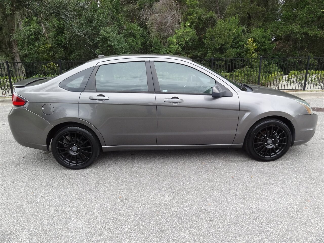 2011 Ford Focus Sport SES   - Photo 16 - Deland, FL 32720