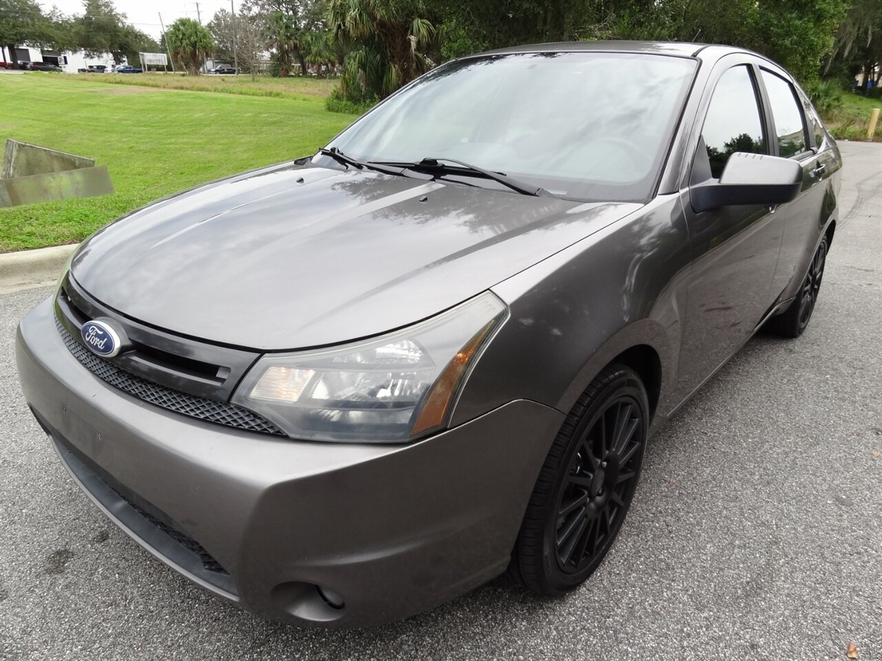 2011 Ford Focus Sport SES   - Photo 2 - Deland, FL 32720