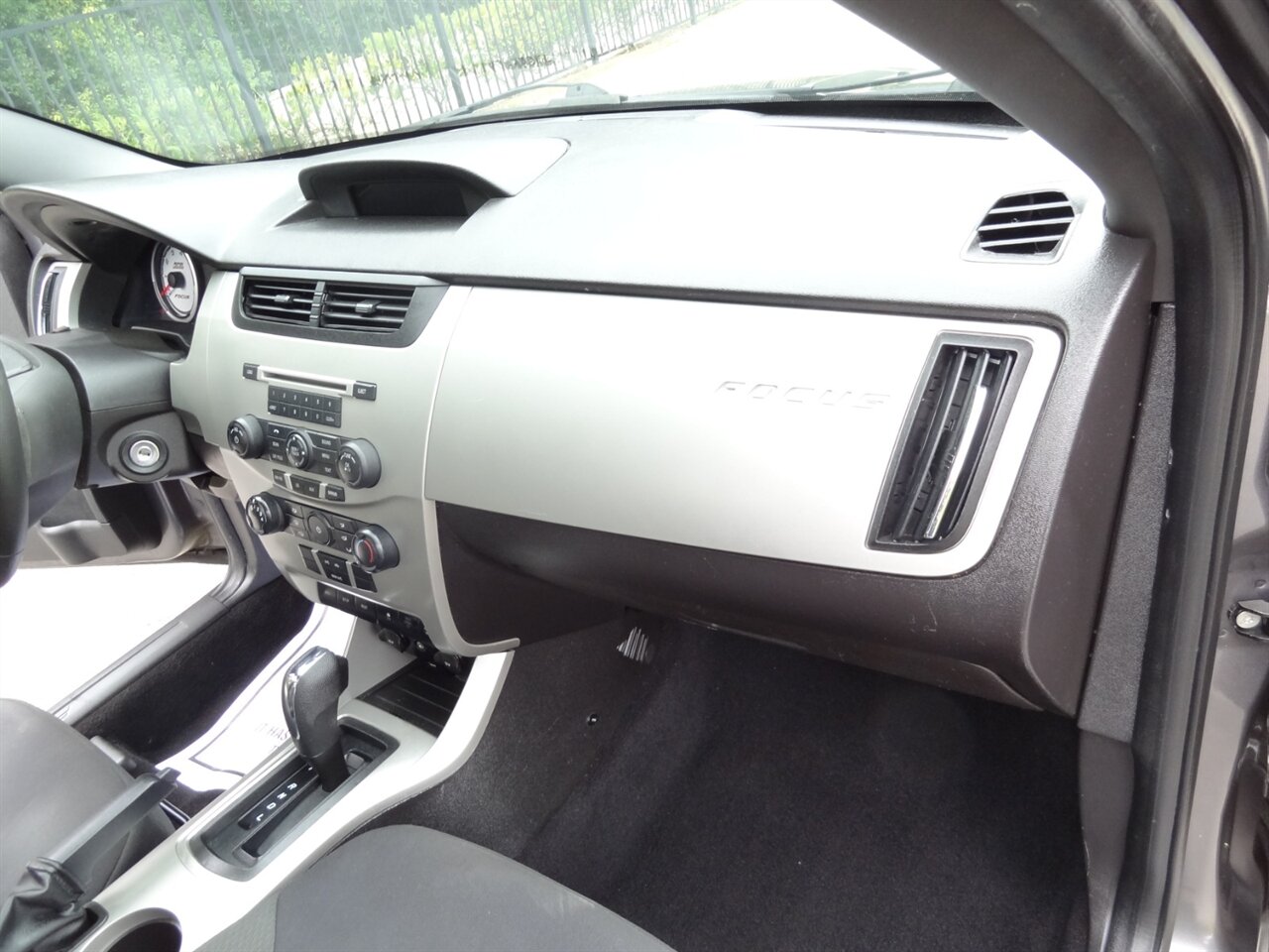 2011 Ford Focus Sport SES   - Photo 44 - Deland, FL 32720