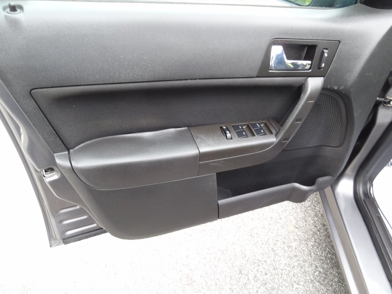 2011 Ford Focus Sport SES   - Photo 31 - Deland, FL 32720