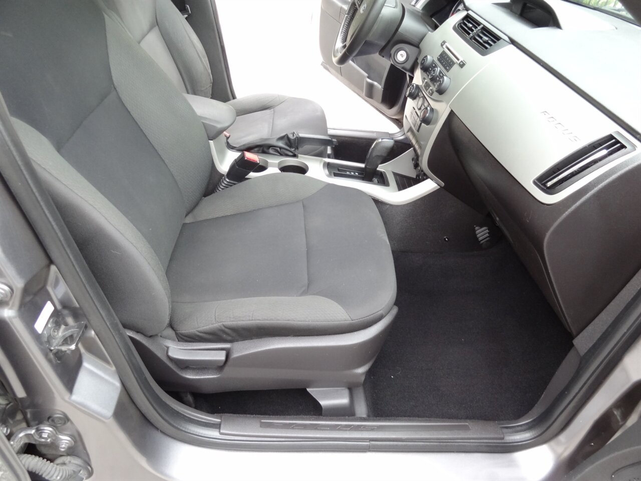 2011 Ford Focus Sport SES   - Photo 42 - Deland, FL 32720