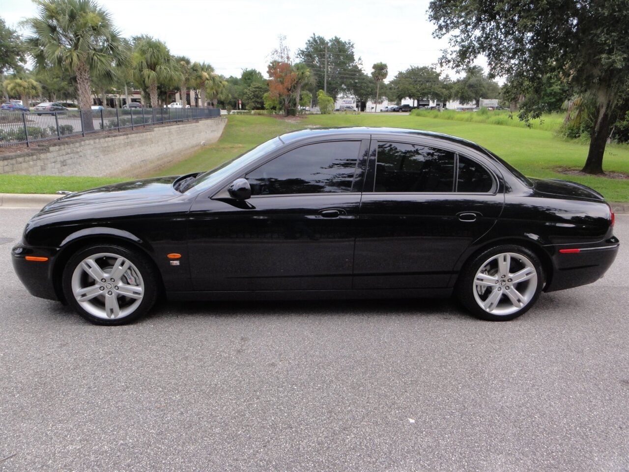 2005 Jaguar S-Type R Premium - Photo 18 - Deland, FL 32720