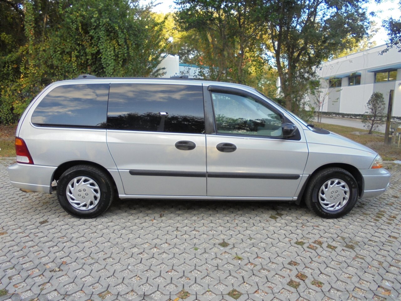 2002 Ford Windstar LX  Wheelchair lift/Handicap - Photo 20 - Deland, FL 32720