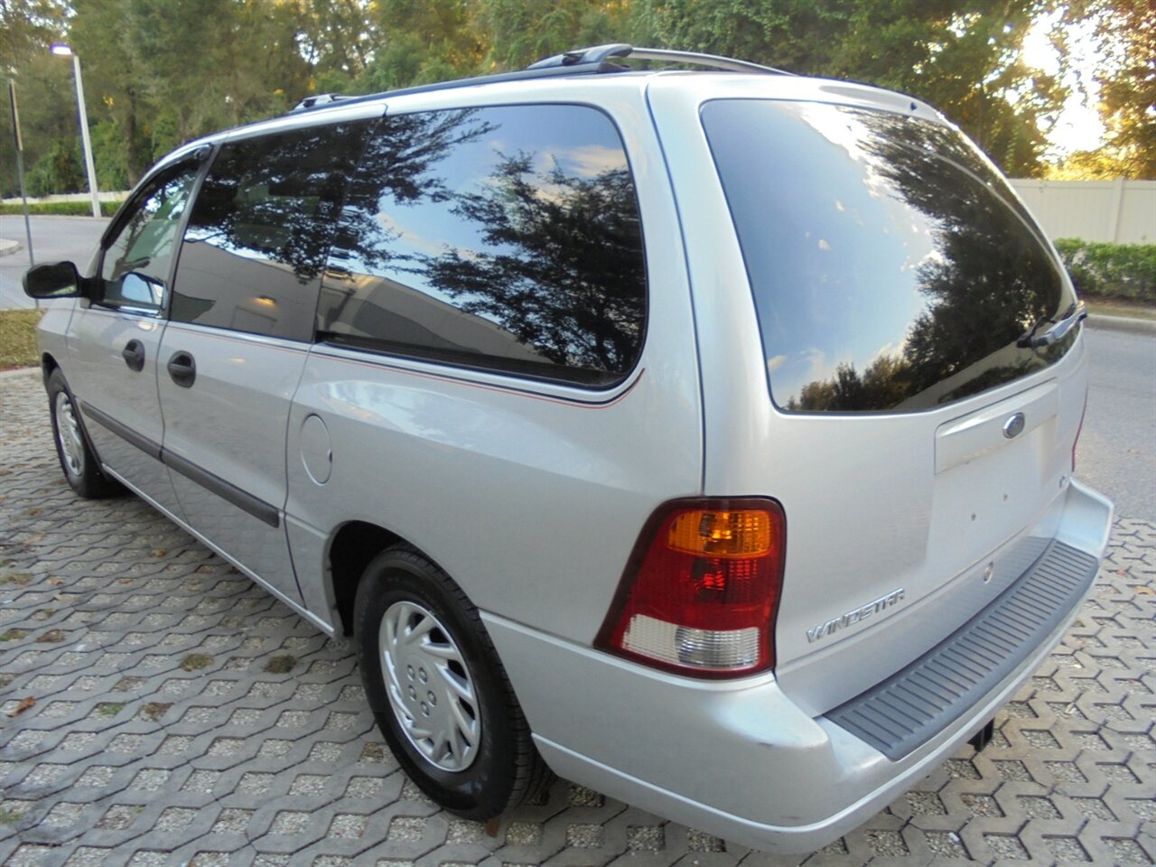 2002 Ford Windstar LX  Wheelchair lift/Handicap - Photo 4 - Deland, FL 32720