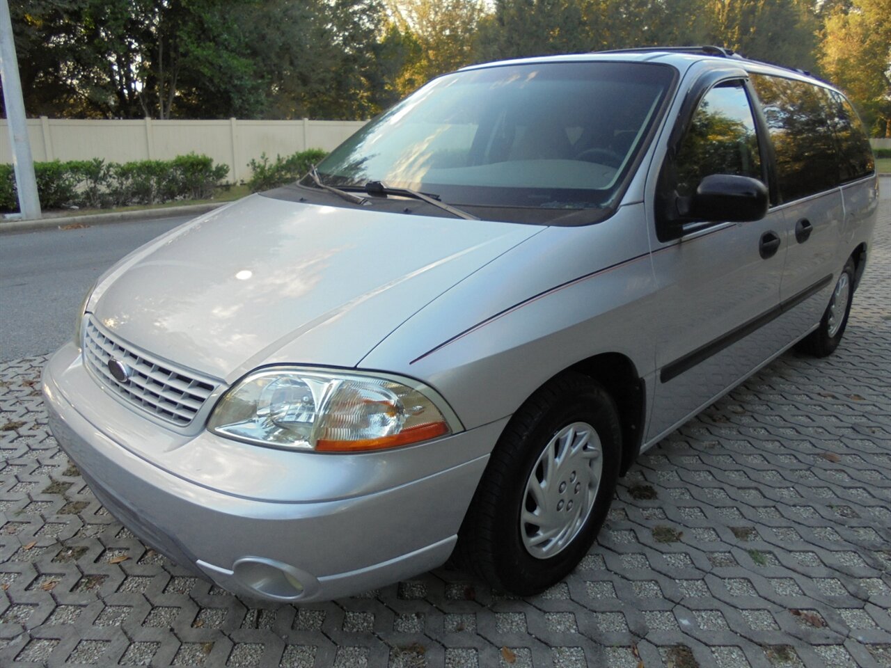 2002 Ford Windstar LX  Wheelchair lift/Handicap - Photo 2 - Deland, FL 32720