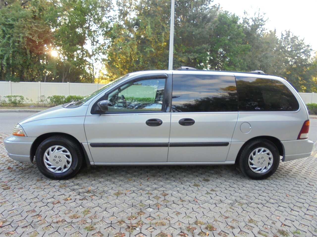 2002 Ford Windstar LX  Wheelchair lift/Handicap - Photo 21 - Deland, FL 32720