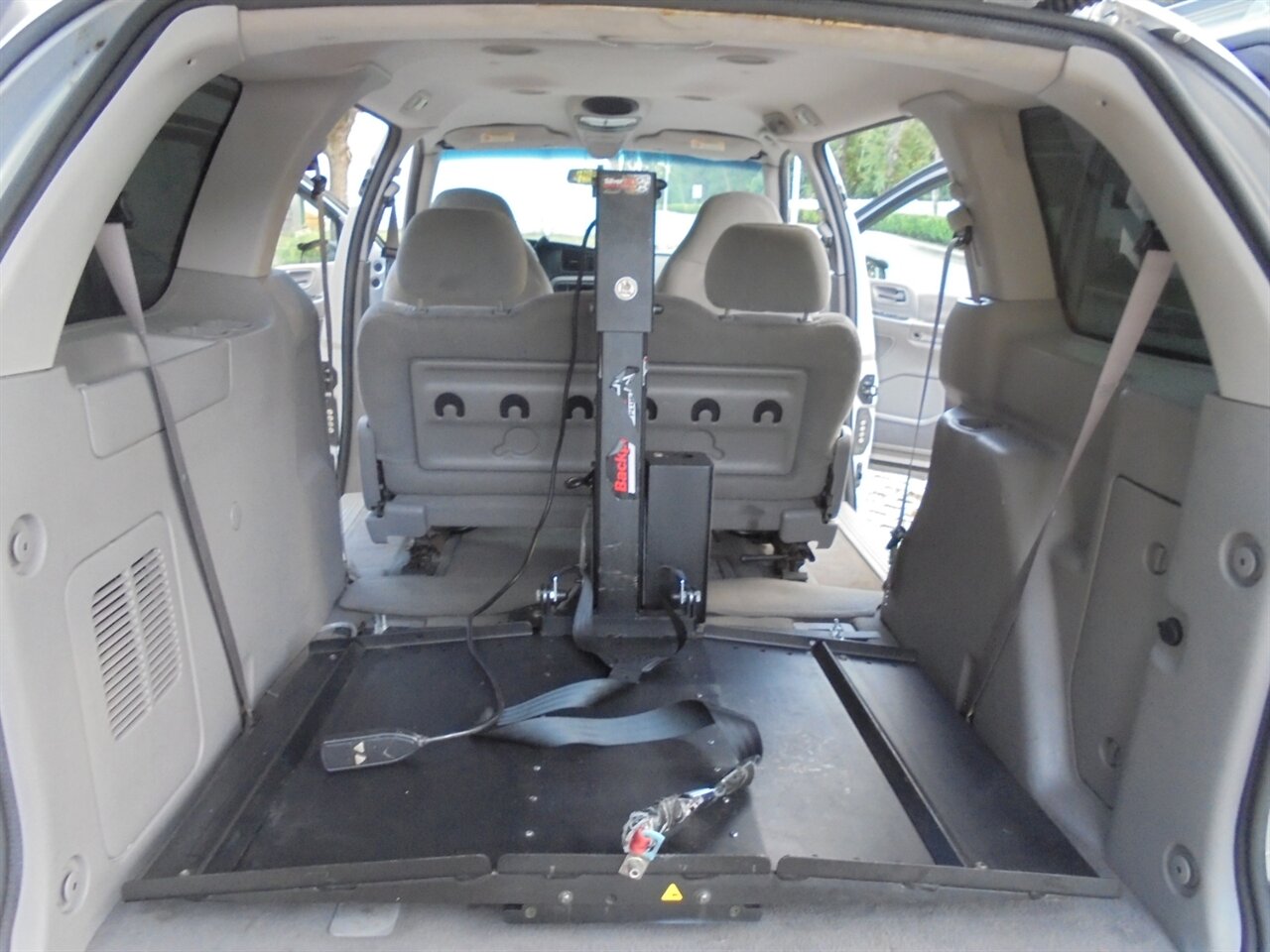 2002 Ford Windstar LX  Wheelchair lift/Handicap - Photo 31 - Deland, FL 32720