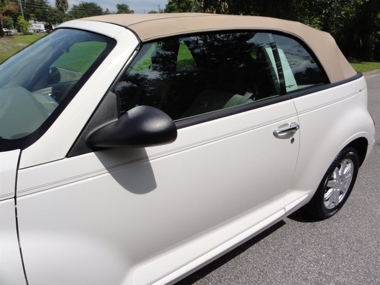2008 Chrysler PT Cruiser Convertible - Photo 16 - Deland, FL 32720