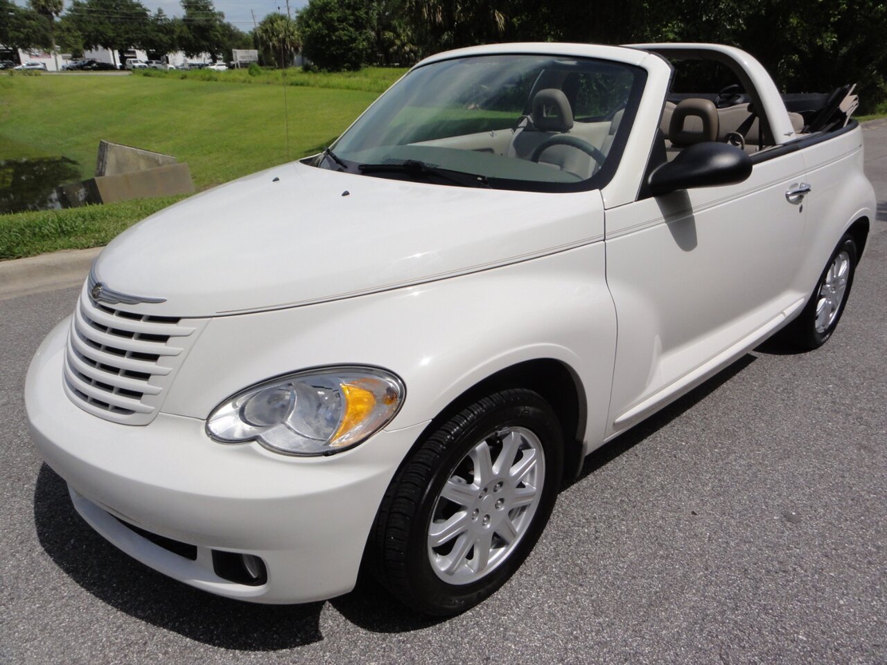 2008 Chrysler PT Cruiser Convertible - Photo 2 - Deland, FL 32720