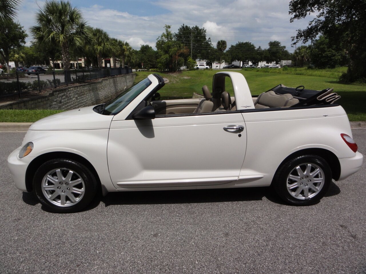 2008 Chrysler PT Cruiser Convertible - Photo 25 - Deland, FL 32720