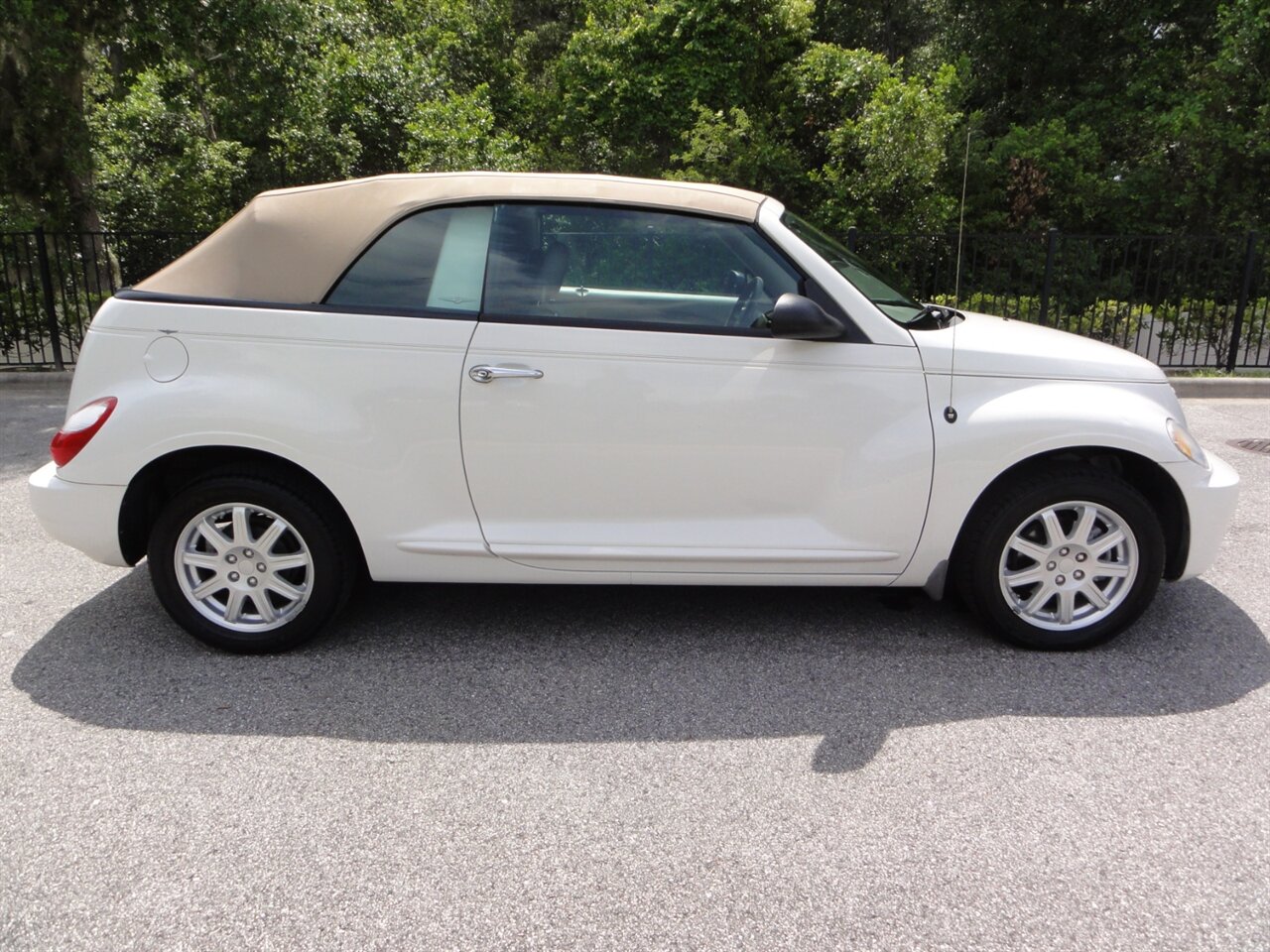 2008 Chrysler PT Cruiser Convertible - Photo 22 - Deland, FL 32720