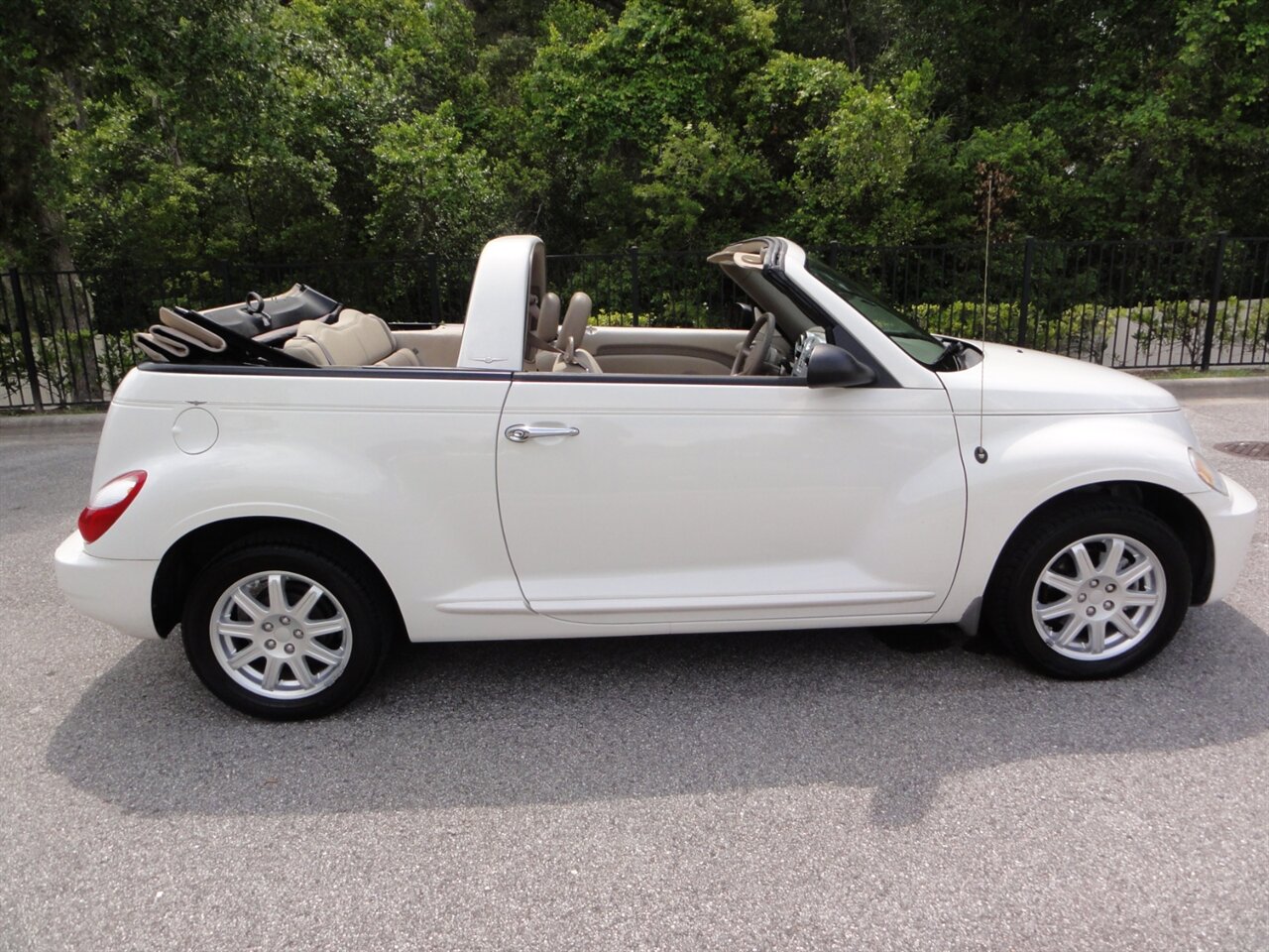2008 Chrysler PT Cruiser Convertible - Photo 24 - Deland, FL 32720