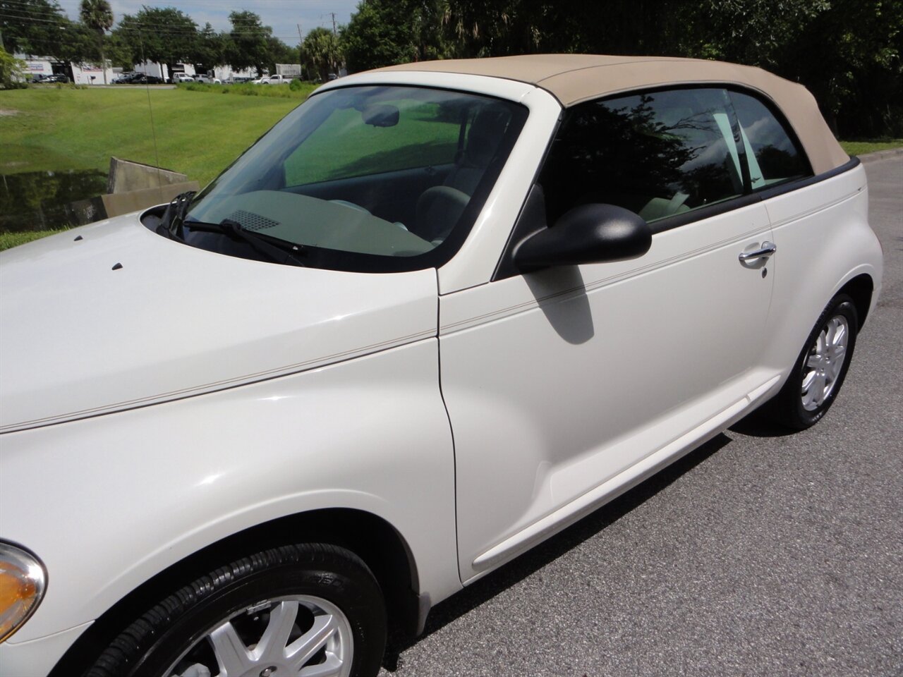 2008 Chrysler PT Cruiser Convertible - Photo 15 - Deland, FL 32720