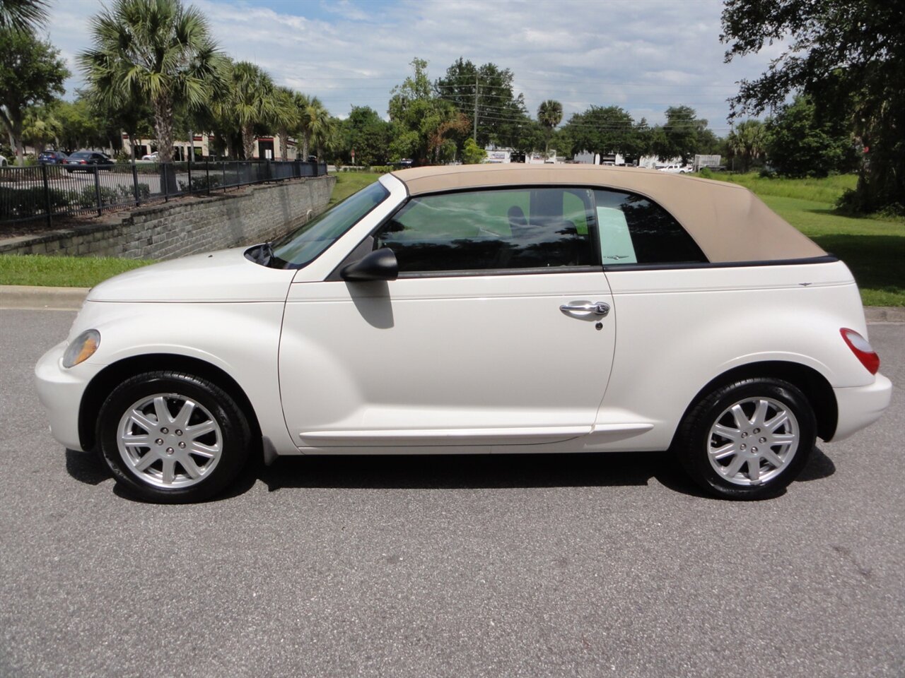 2008 Chrysler PT Cruiser Convertible - Photo 23 - Deland, FL 32720