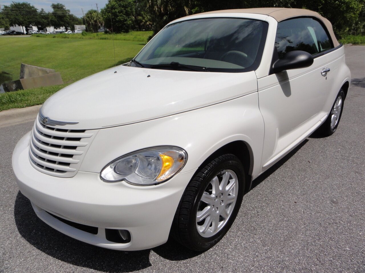 2008 Chrysler PT Cruiser Convertible - Photo 6 - Deland, FL 32720