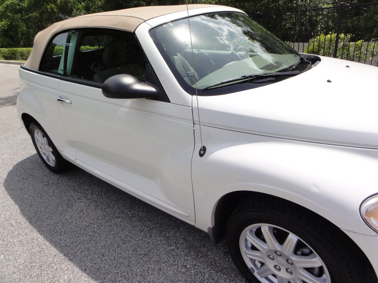 2008 Chrysler PT Cruiser Convertible - Photo 14 - Deland, FL 32720