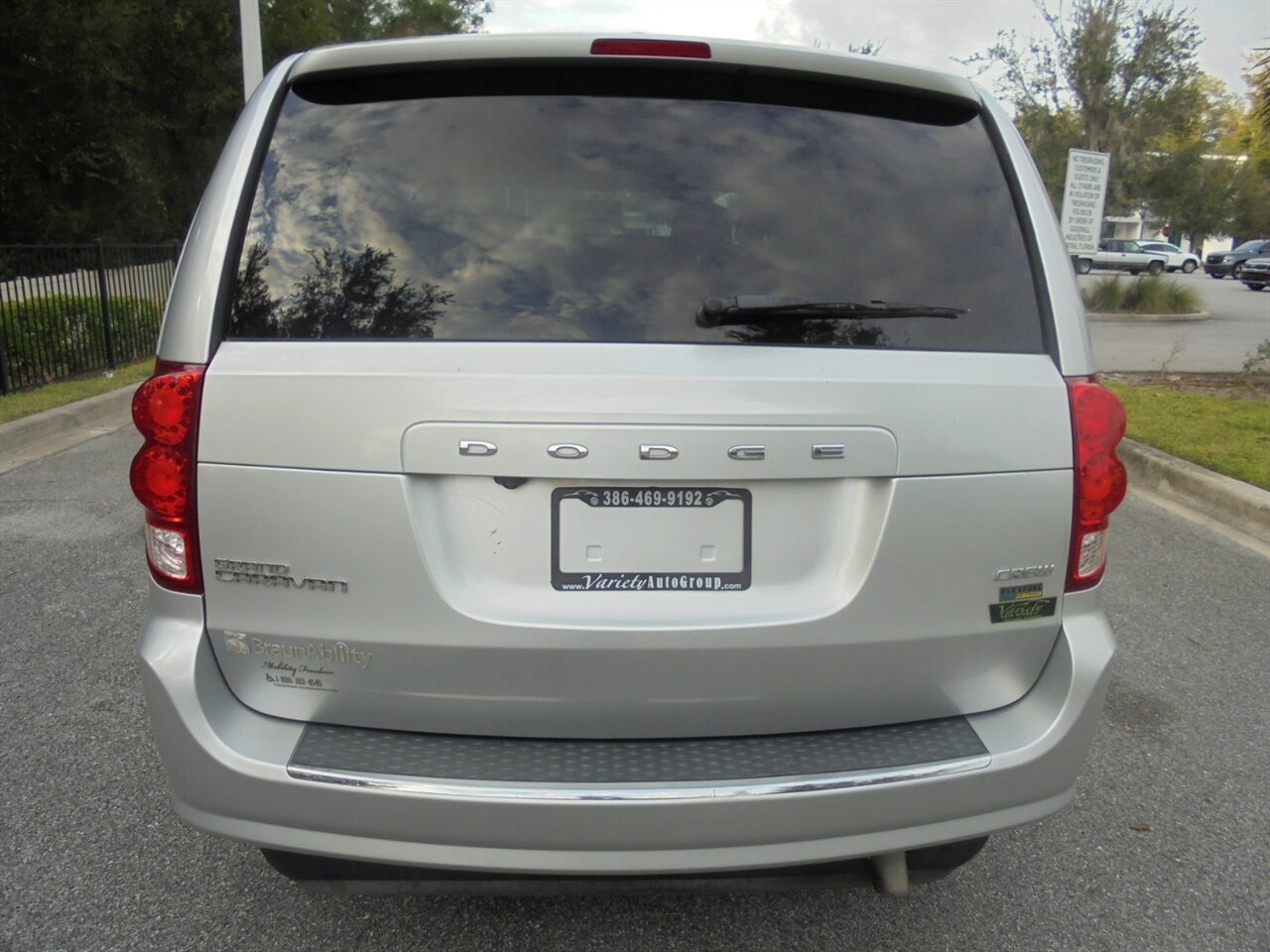 2012 Dodge Grand Caravan Crew  BraunAbility handicap van - Photo 13 - Deland, FL 32720