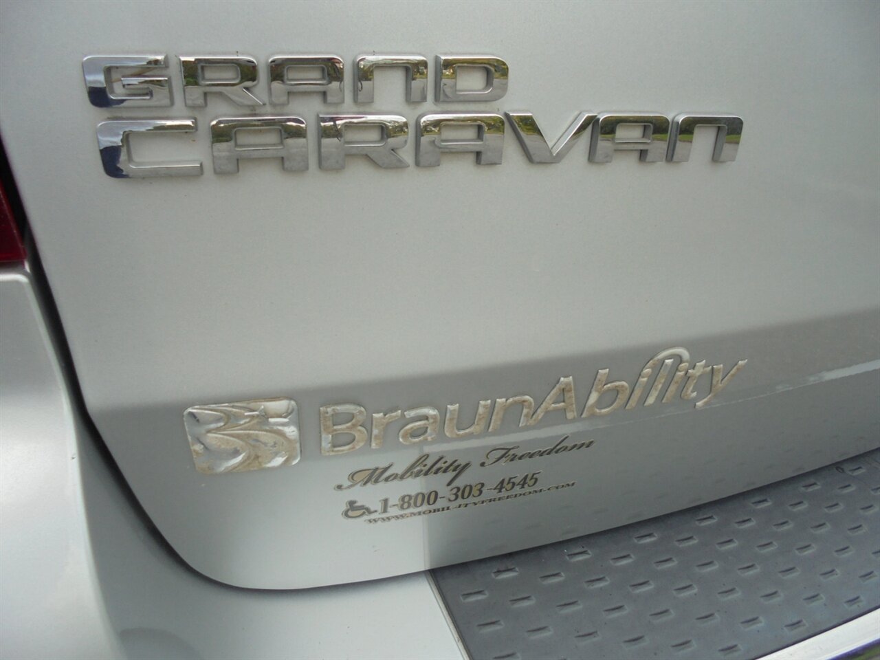 2012 Dodge Grand Caravan Crew  BraunAbility handicap van - Photo 19 - Deland, FL 32720