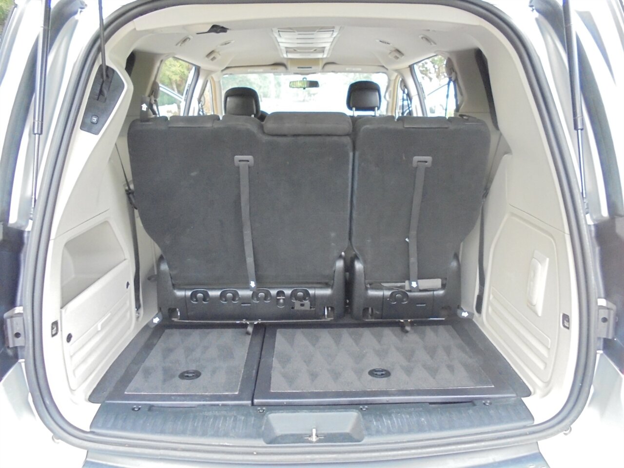 2012 Dodge Grand Caravan Crew  BraunAbility handicap van - Photo 33 - Deland, FL 32720