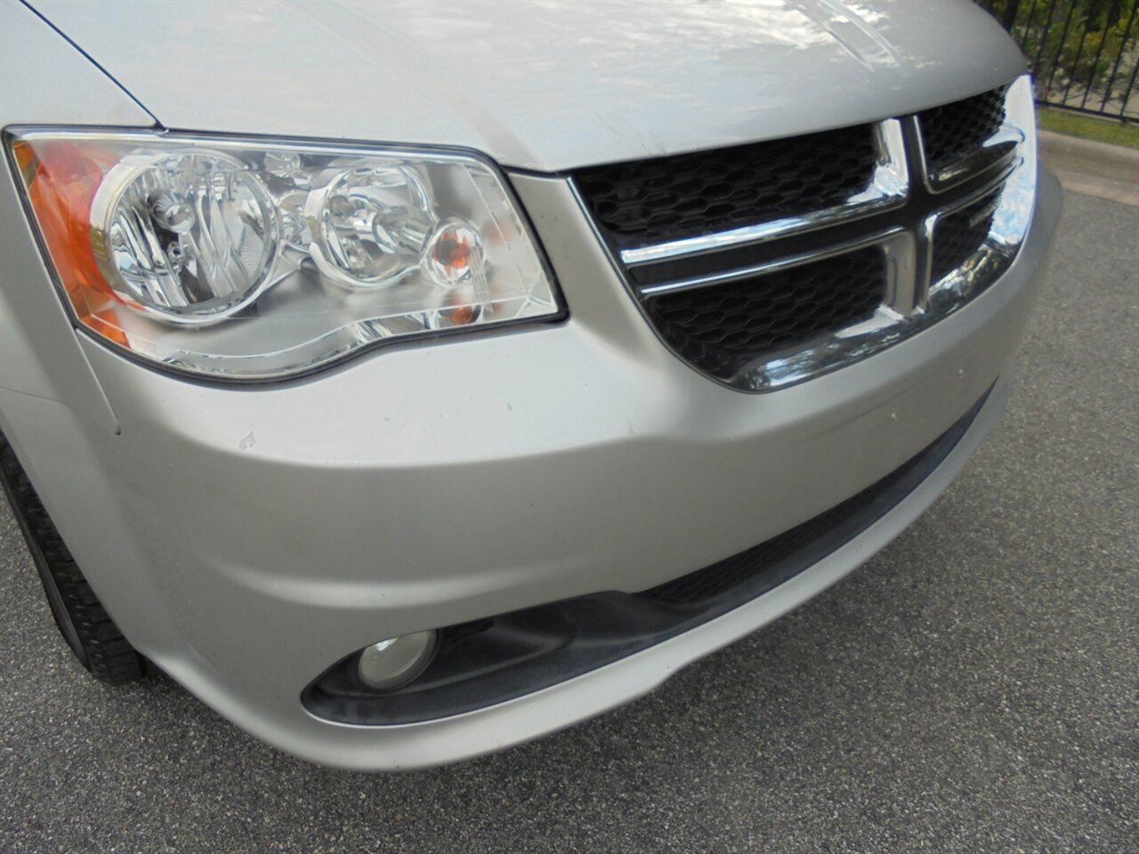 2012 Dodge Grand Caravan Crew  BraunAbility handicap van - Photo 6 - Deland, FL 32720