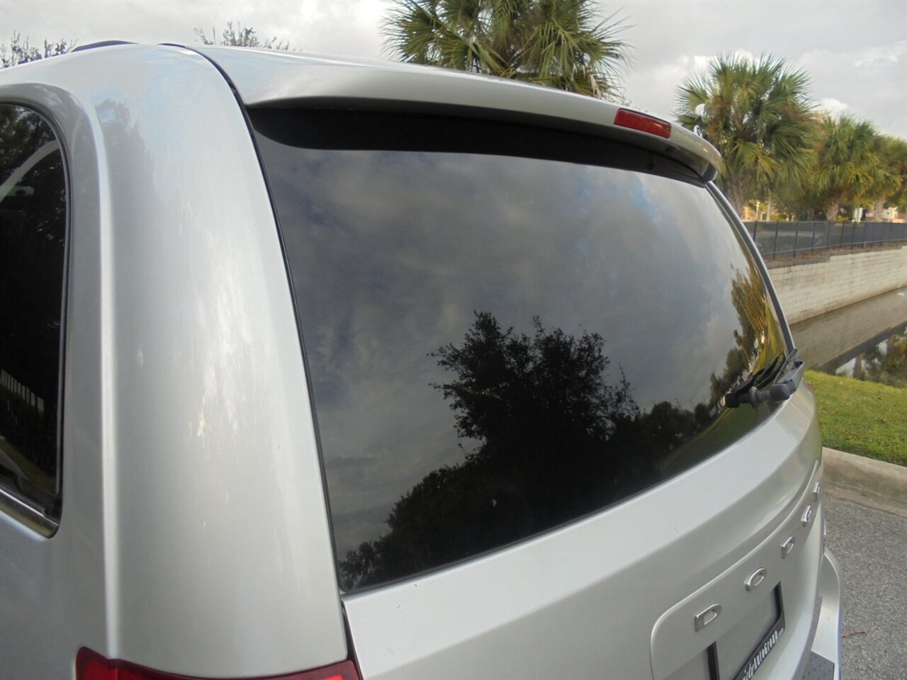 2012 Dodge Grand Caravan Crew  BraunAbility handicap van - Photo 17 - Deland, FL 32720