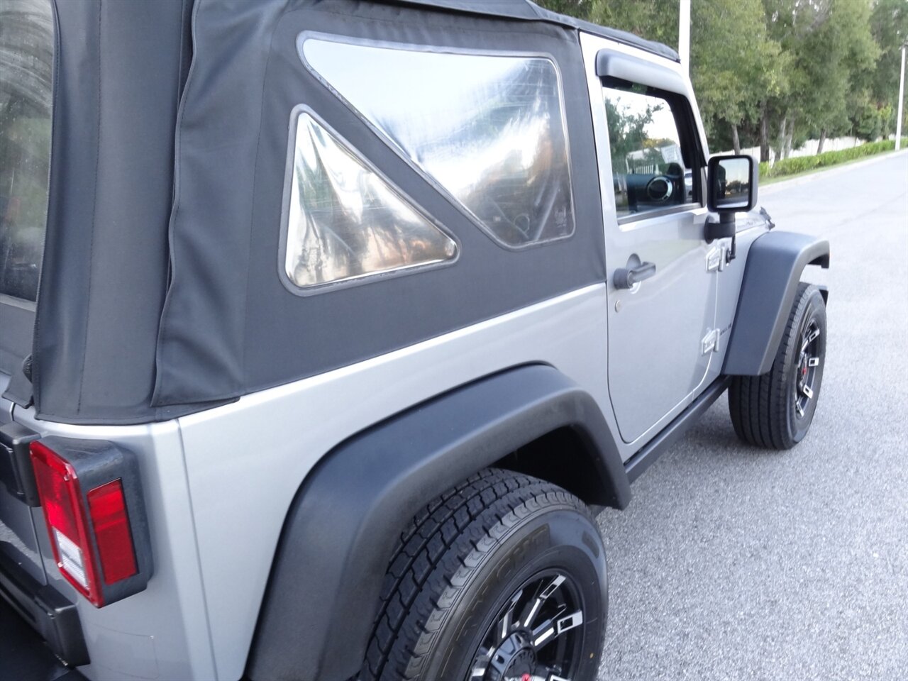 2014 Jeep Wrangler Rubicon - Photo 13 - Deland, FL 32720