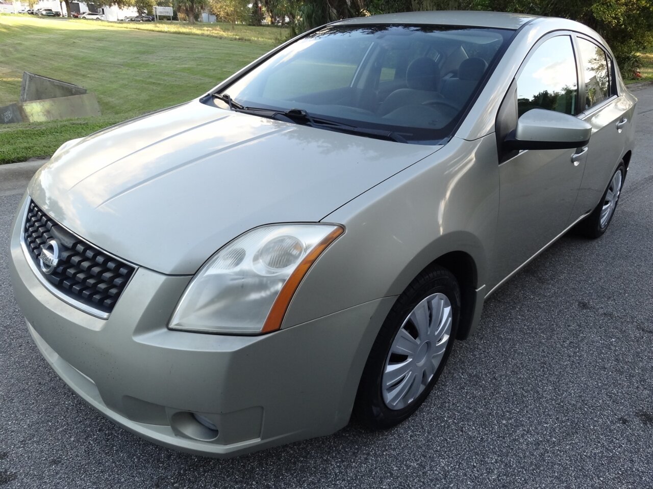 2008 Nissan Sentra 2.0   - Photo 2 - Deland, FL 32720
