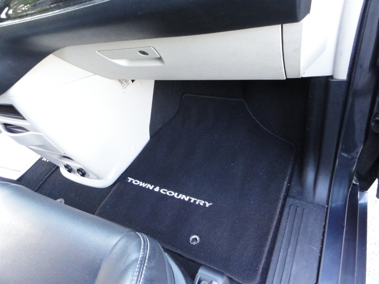 2014 Chrysler Town & Country Touring   - Photo 44 - Deland, FL 32720