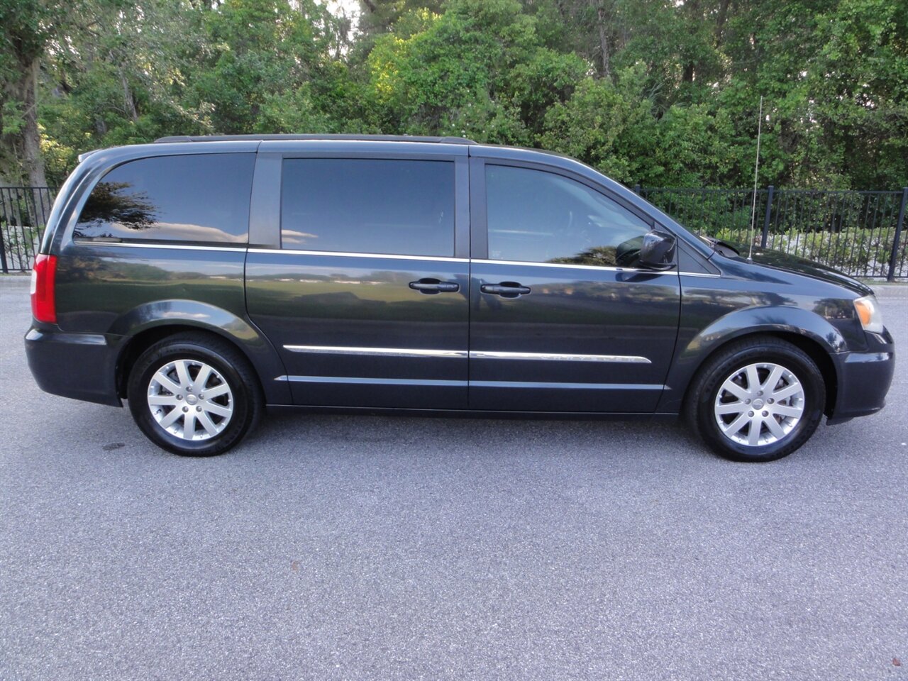 2014 Chrysler Town & Country Touring   - Photo 15 - Deland, FL 32720