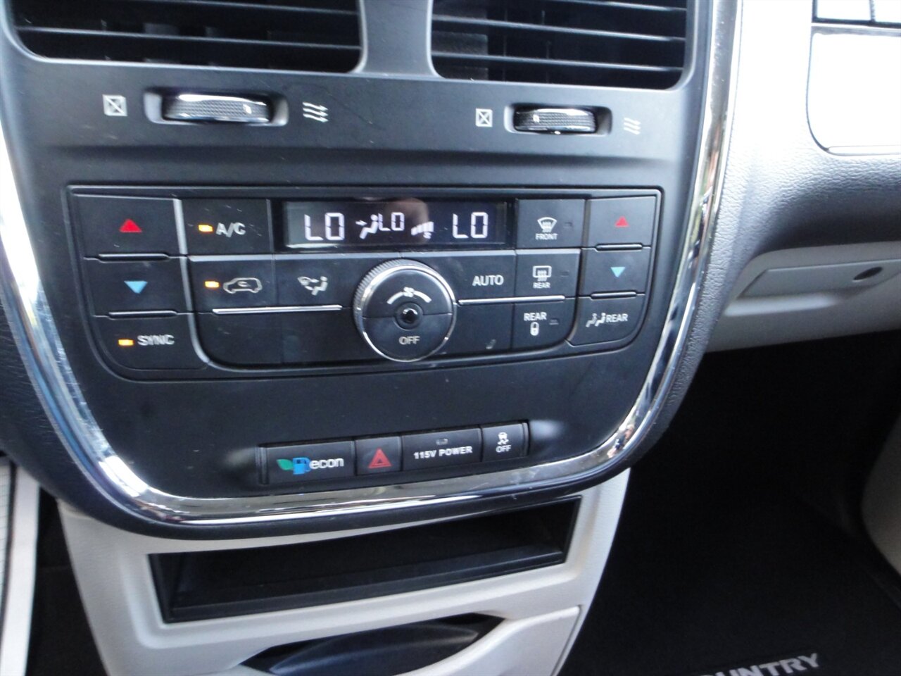 2014 Chrysler Town & Country Touring   - Photo 52 - Deland, FL 32720