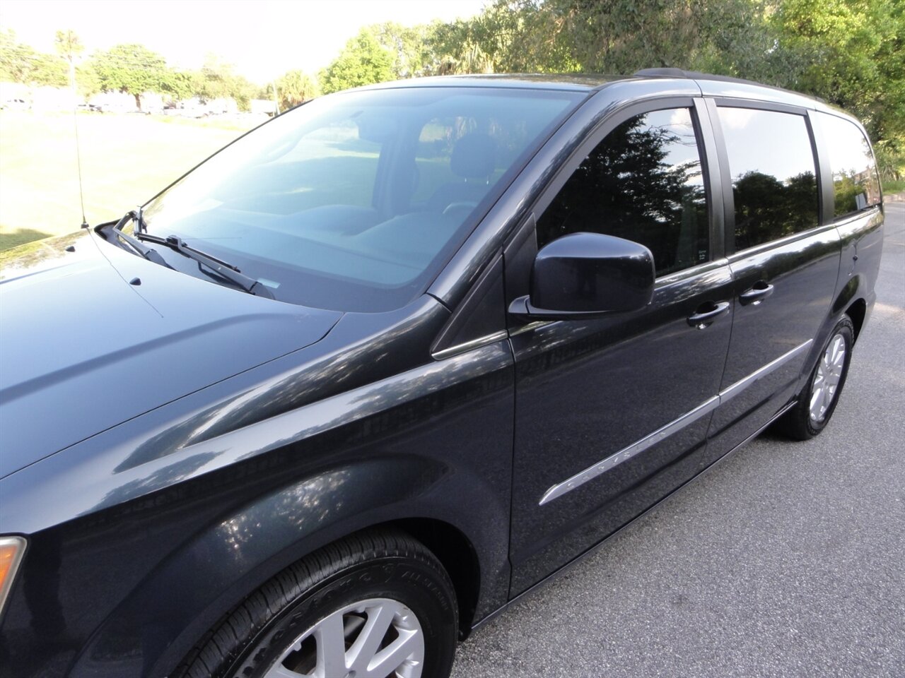 2014 Chrysler Town & Country Touring   - Photo 9 - Deland, FL 32720