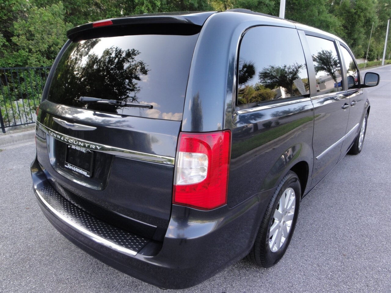 2014 Chrysler Town & Country Touring   - Photo 3 - Deland, FL 32720