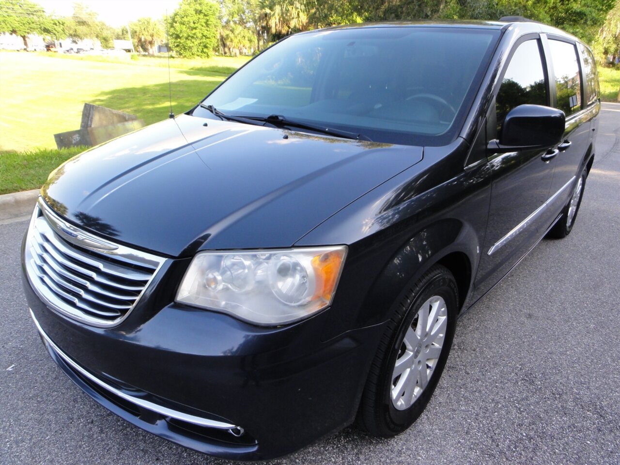 2014 Chrysler Town & Country Touring   - Photo 2 - Deland, FL 32720