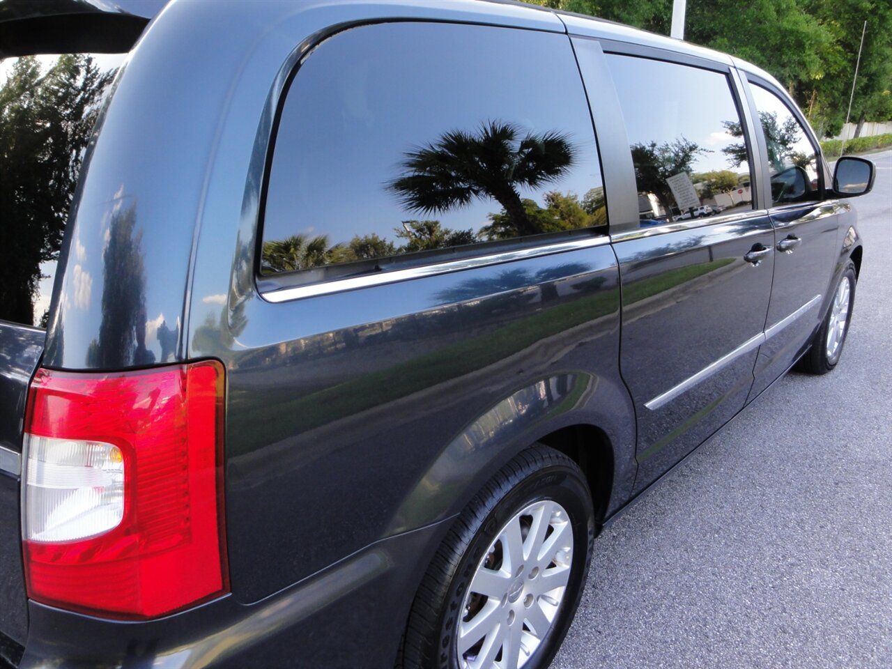 2014 Chrysler Town & Country Touring   - Photo 13 - Deland, FL 32720