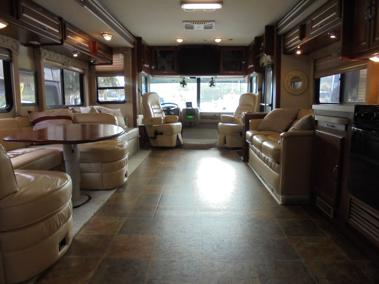 2007 Fleetwood Bounder 38P   - Photo 79 - Deland, FL 32720