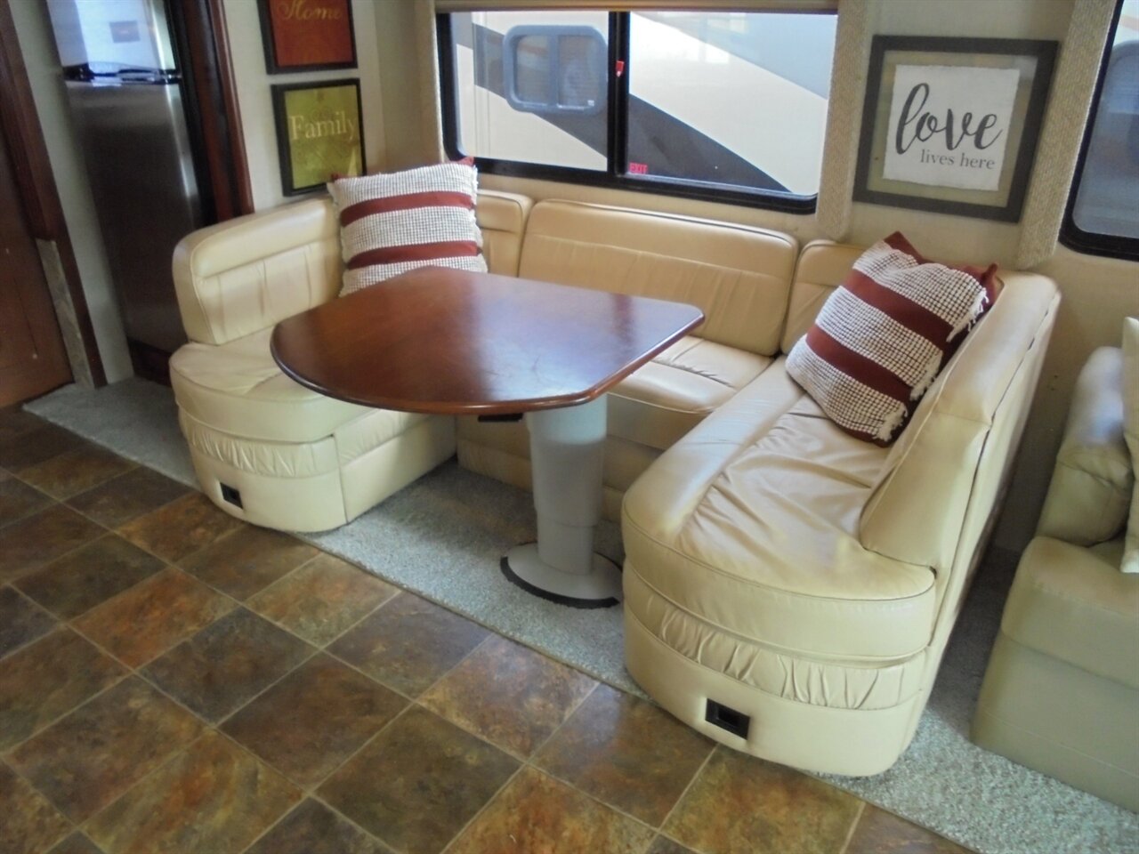 2007 Fleetwood Bounder 38P   - Photo 50 - Deland, FL 32720